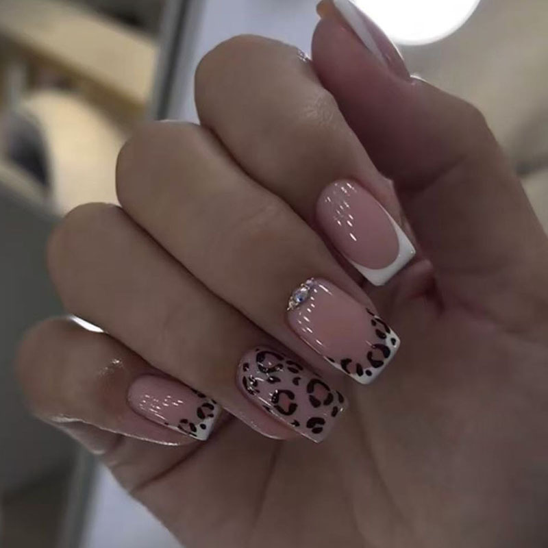 24 stuks afgewerkte nepnagels  - Nail Art Red recensie en prijs