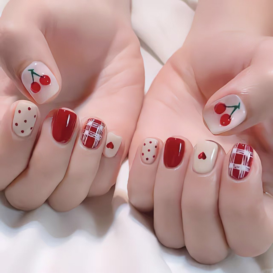 Korte vierkante nepnagels voor - Nail Art Red recensie en prijs
